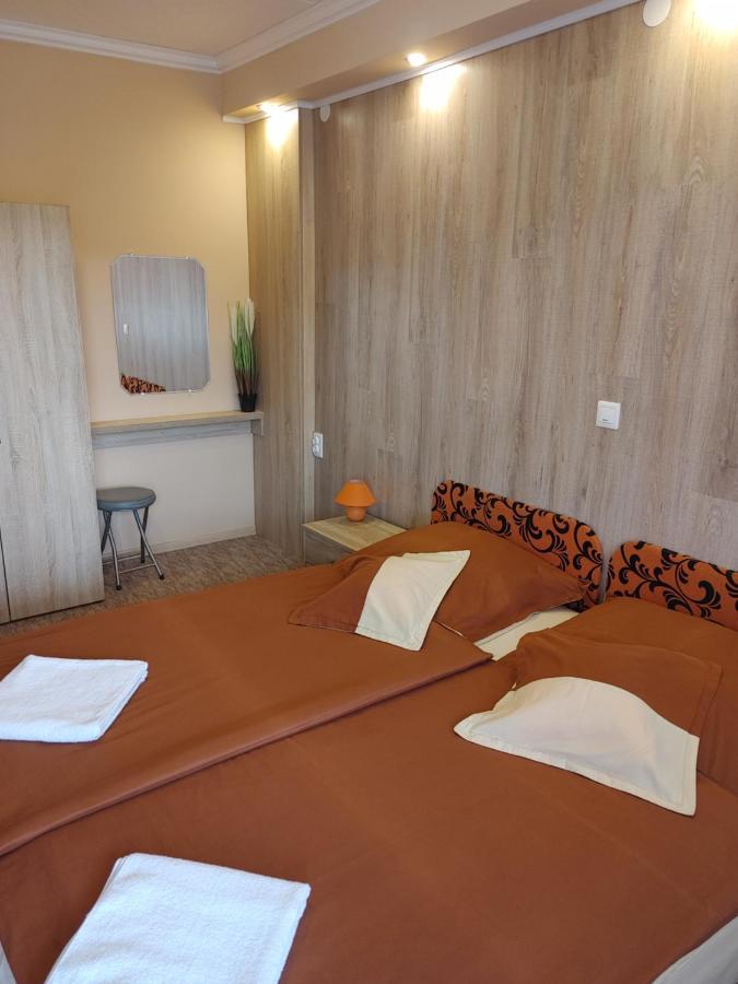 Fiesta Apartman Miskolc Exterior photo