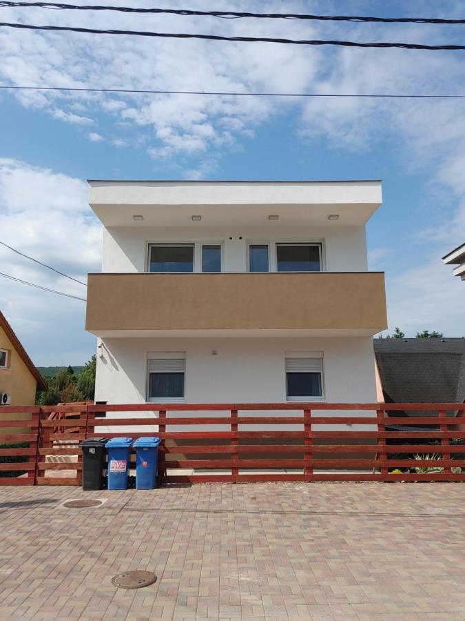 Fiesta Apartman Miskolc Exterior photo
