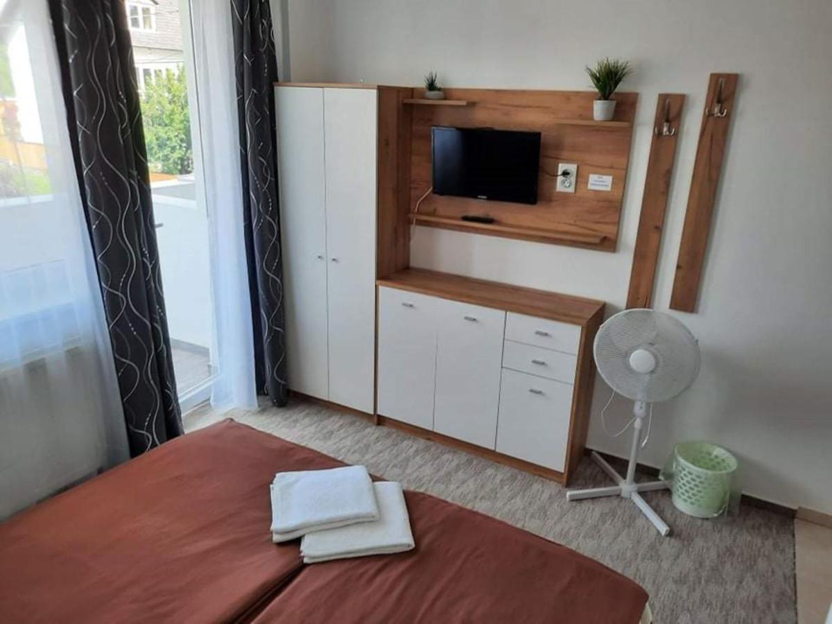 Fiesta Apartman Miskolc Exterior photo